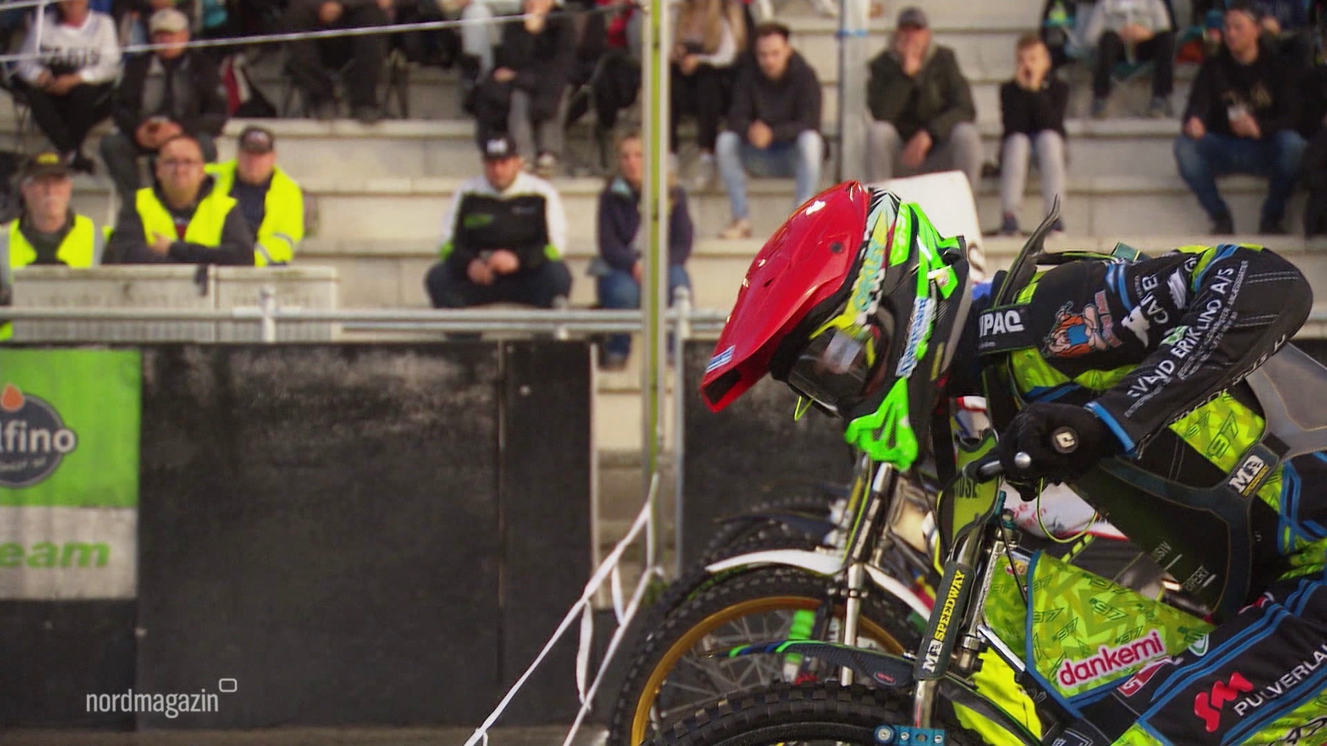 Ein Motorrad beim Start eines Rennens. © Screenshot 