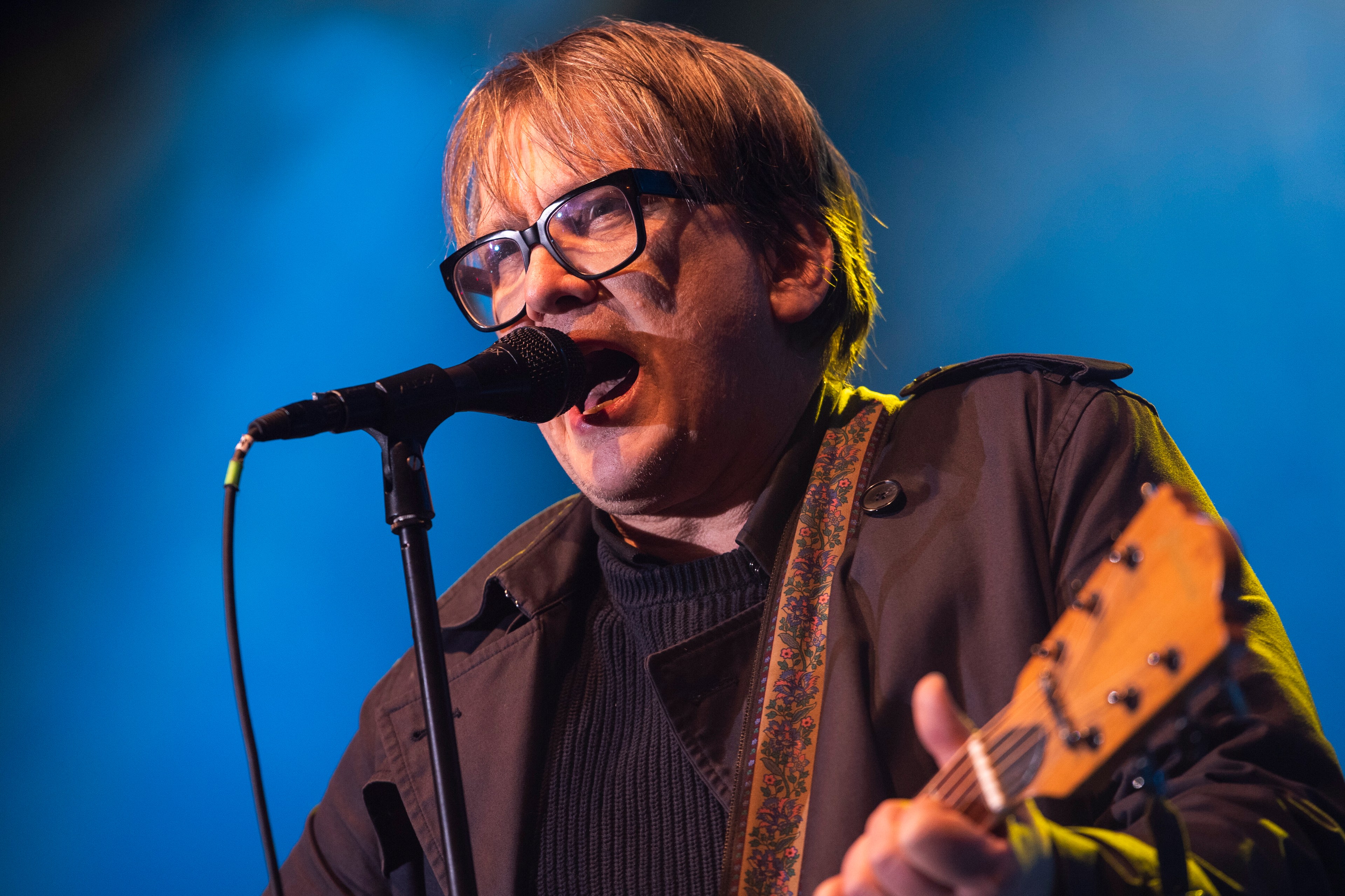 Sven Regener, Frontmann der Band Element of Crime, spielt und singt beim "Berlin Climate Aid" Konzert am Brandenburger Tor. (25.03.2023) © picture alliance/dpa | Christophe Gateau Foto: Christophe Gateau
