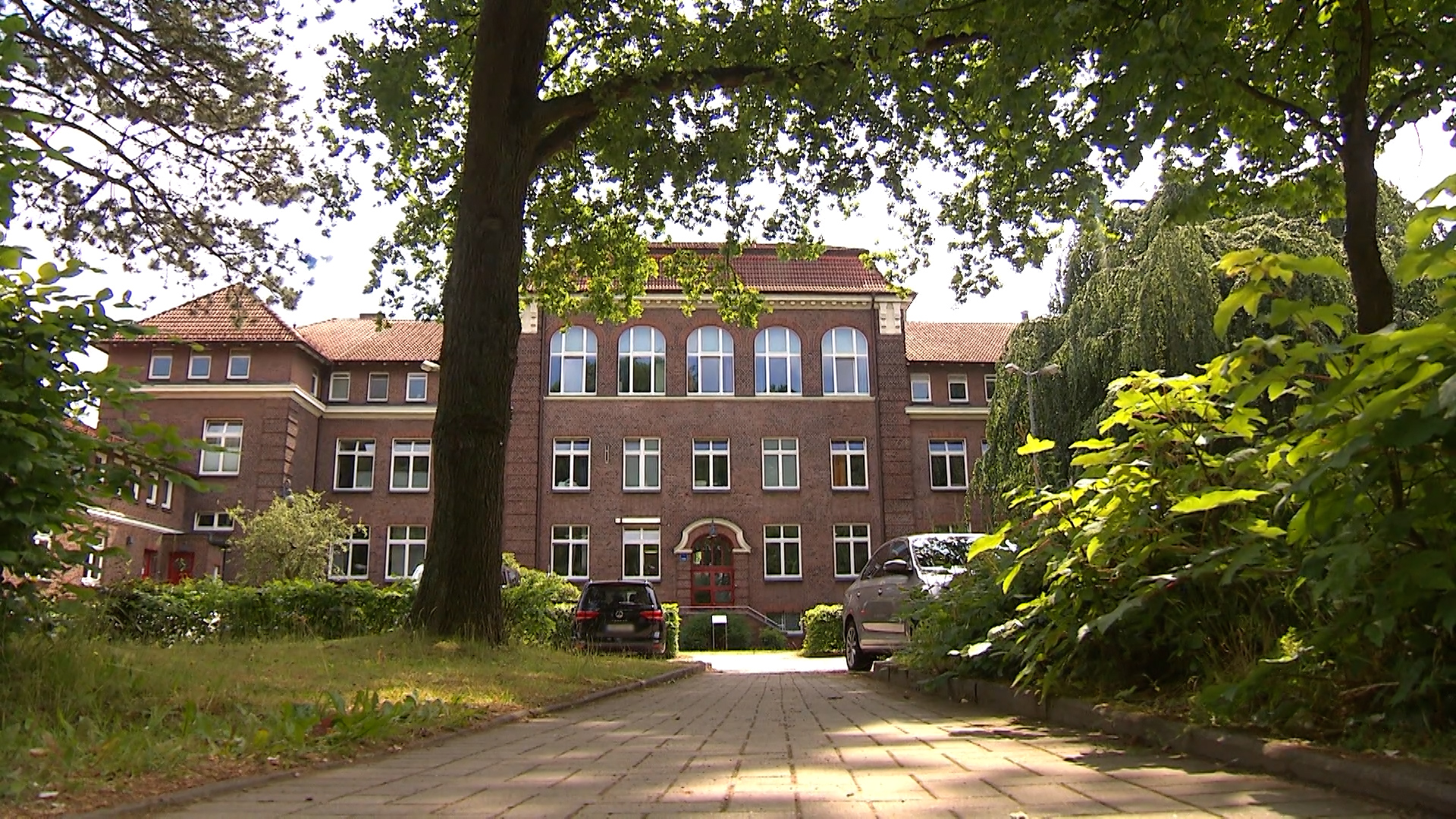 Das Gebäuder des Hamburger Kinder- und Jugendnotdienstes in der Feuerbergstraße. © NDR 