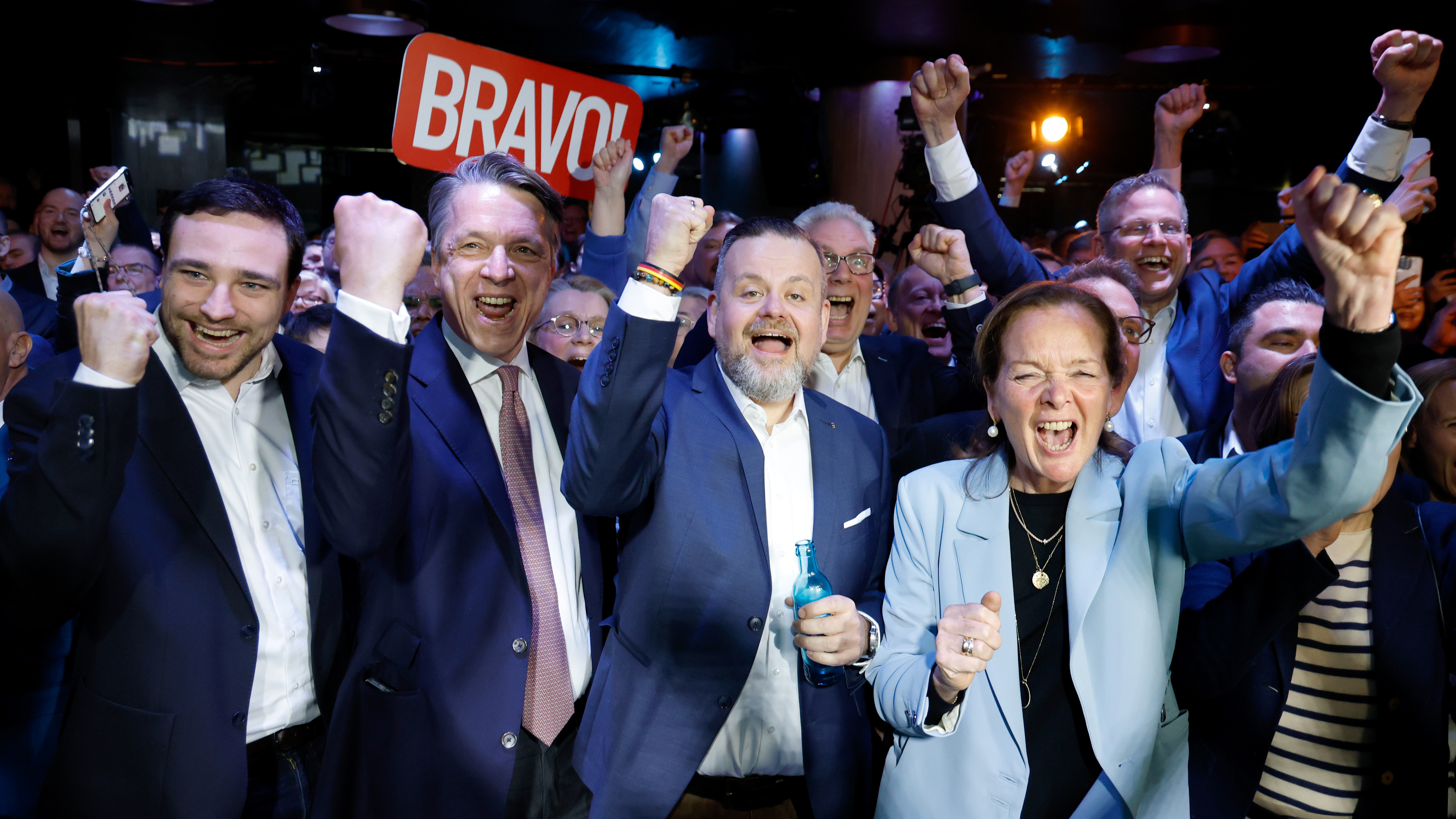 CDU-Anhänger reagieren bei der Wahlparty der Hamburger CDU im Kent-Club. © picture alliance/dpa | Georg Wendt Foto: Georg Wendt