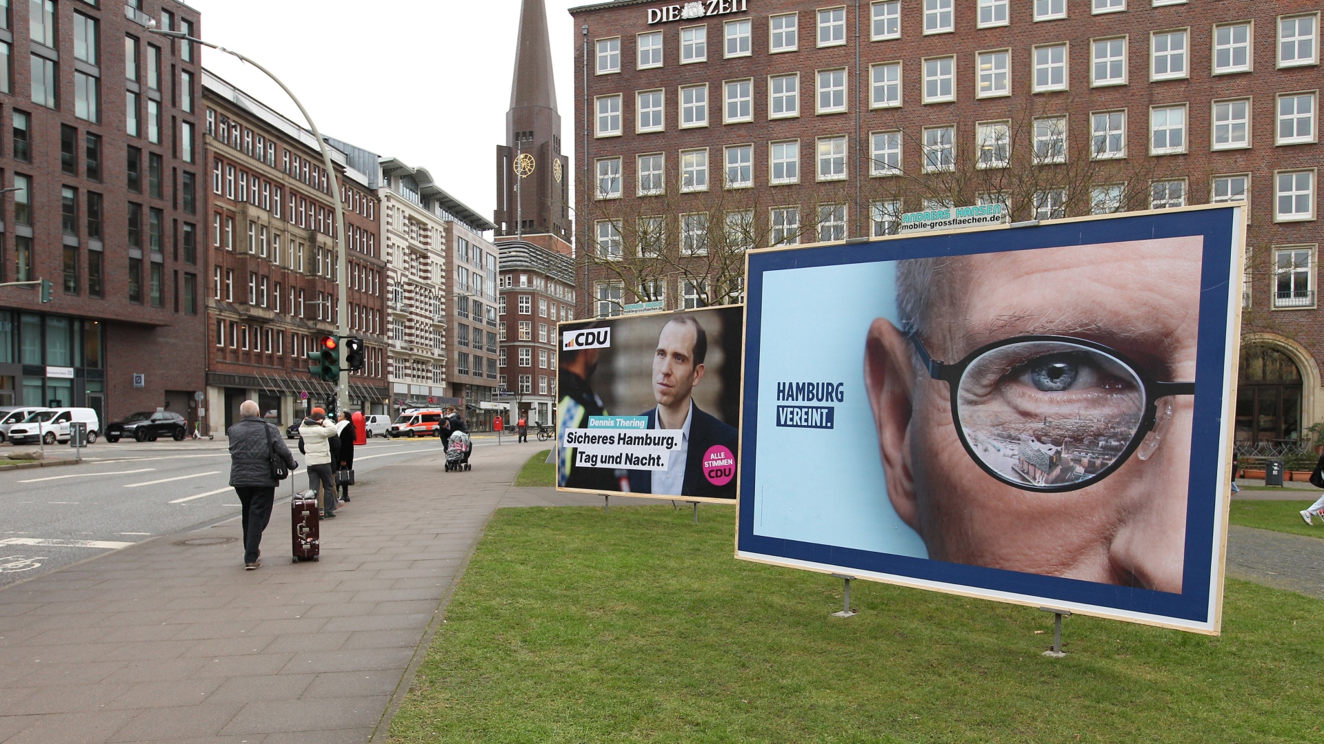 Wahlplakate von SPD und CDU in der Hamburger Innenstadt. © Imago Foto: Hanno Bode