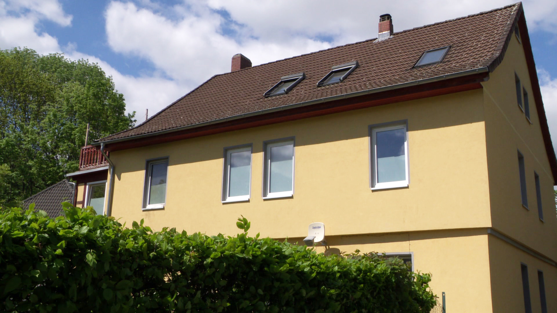 Ein Haus in Goslar, in dem eine Frau mit einer brennbaren Flüssigkeit übergossen und angezündet wurde. © NDR 