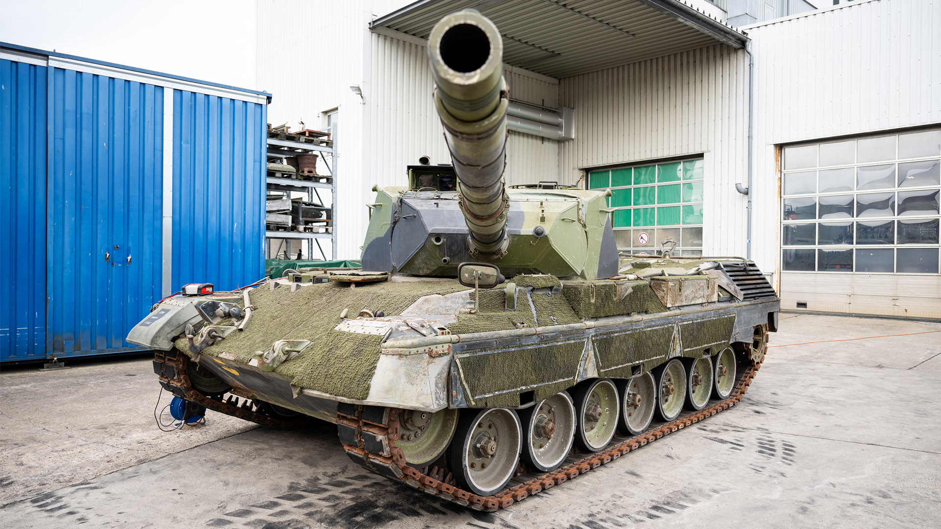 Flensburg: Ein Panzer vom Typ ·Leopard 1· steht auf dem Gelände der Firma FFG Flensburger Fahrzeugbau Gesellschaft mbH an der Werftstraße. © picture alliance/dpa Foto: Daniel Reinhardt