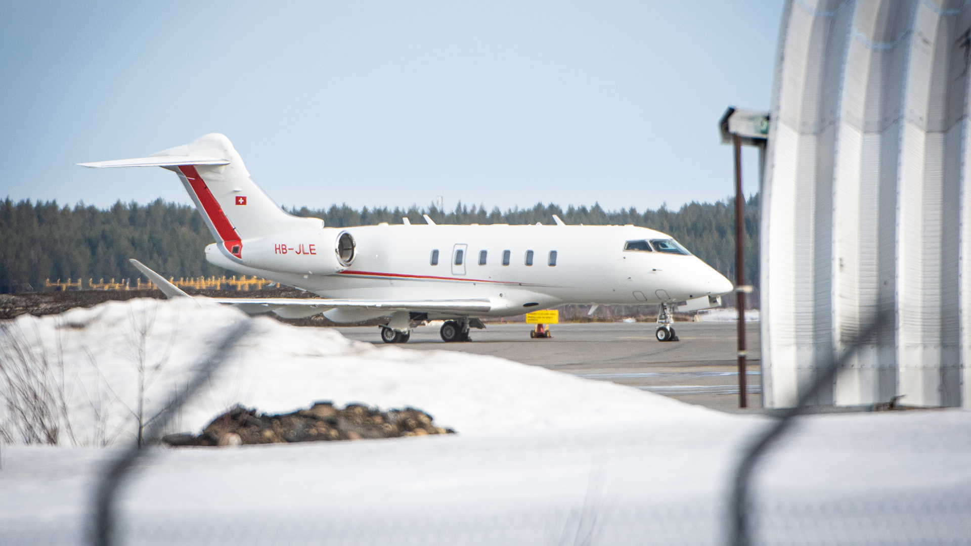 Ein Kleinflugzeug steht auf einem Flugplatz © Magnus Lindkvist / Norran Foto: Magnus Lindkvist / Norran