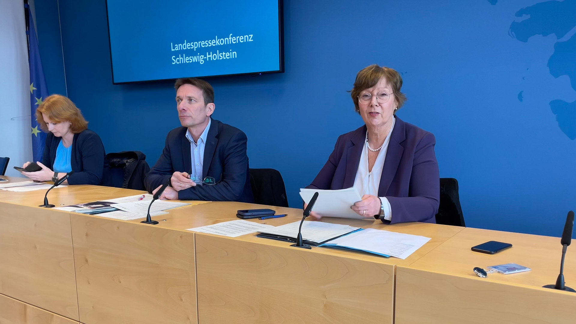 Sabine Sütterlin-Waack bei einer Pressekonferenz © NDR Foto: Bastian Pöhls