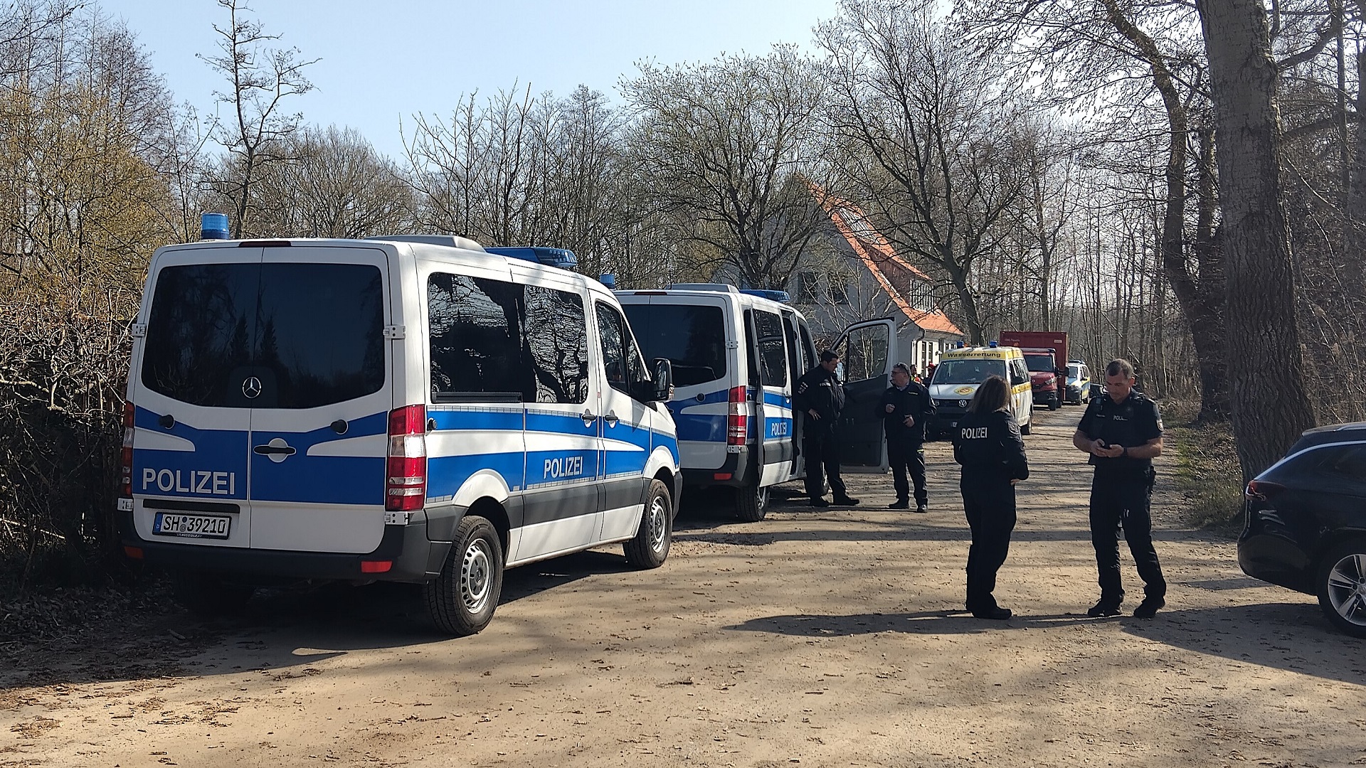 Die Polizei sucht nach einer vermissten Frau. © NDR Foto: Ole Wrobel