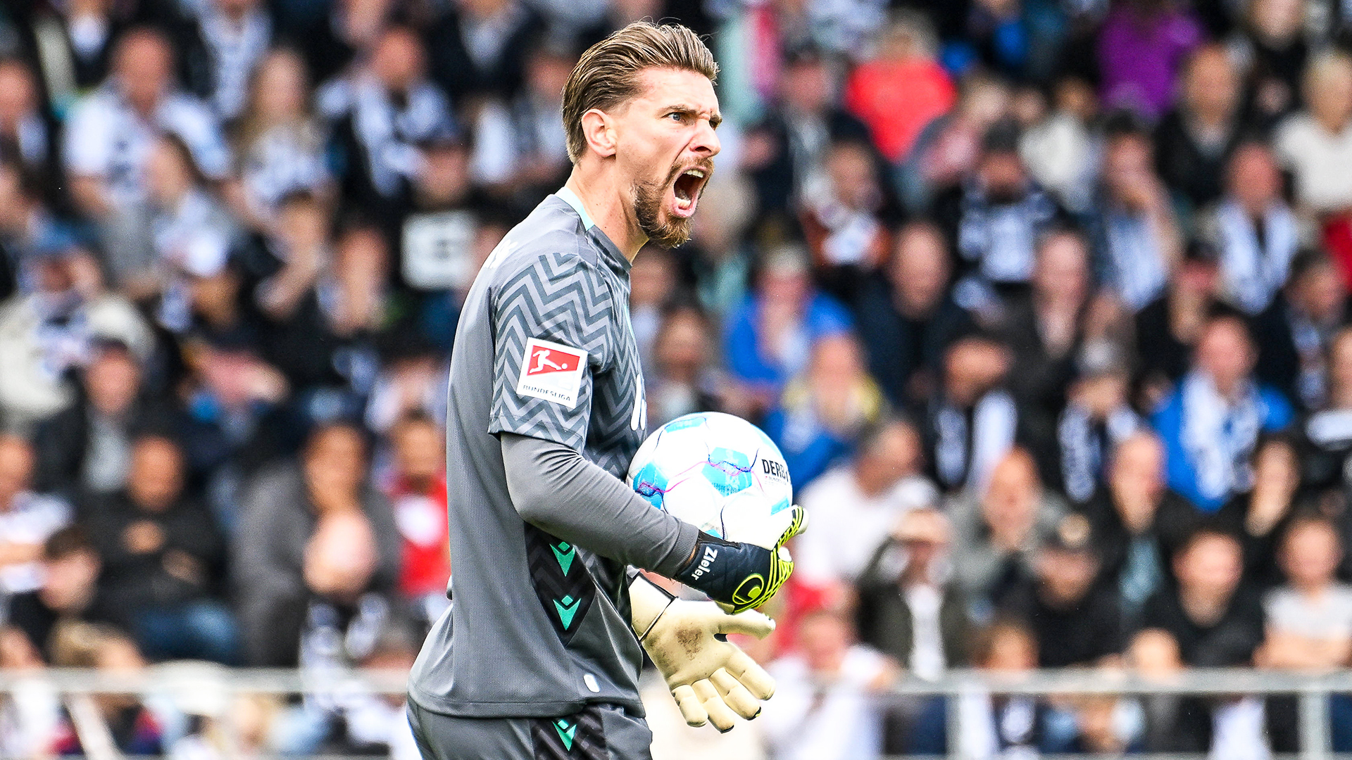 Hannover-Torhüter Ron-Robert Zieler © IMAGO / Nordphoto 