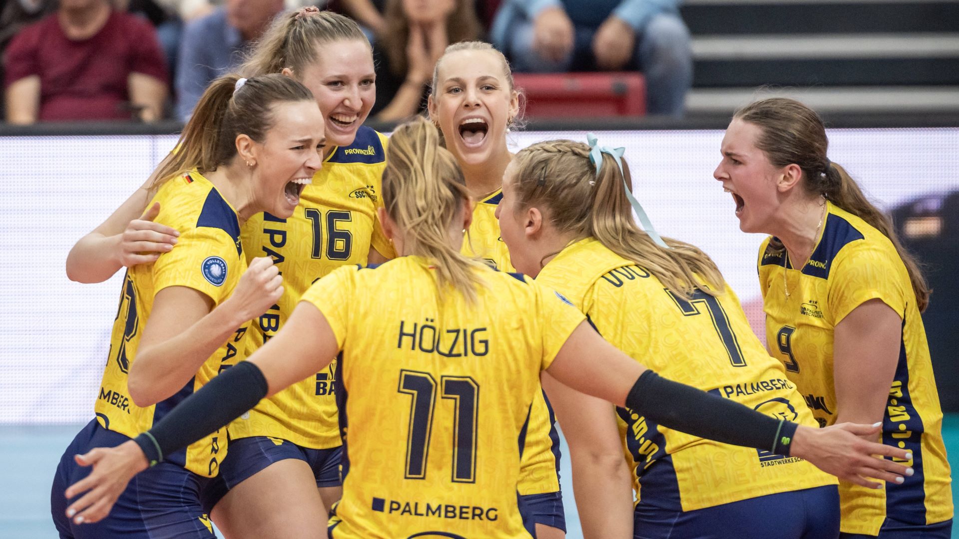 Die Spielerinnen des SSC Schwerin jubeln. © picture alliance / Eibner-Pressefoto 